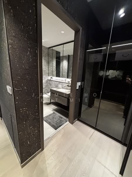 Promenade Peak Condominium For Sale at S$ 4,634,300 | PropertyGuru Singapore - Bathroom