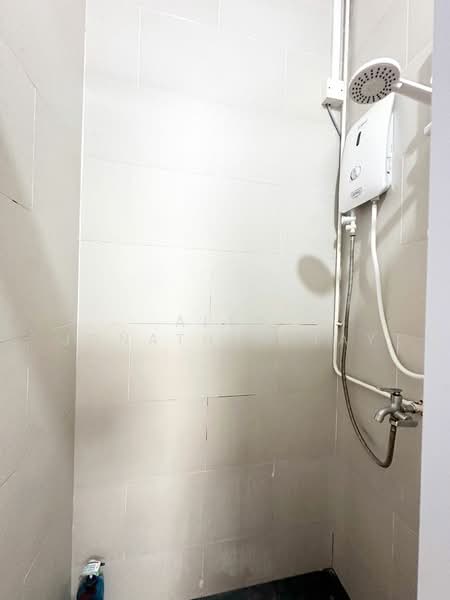 Eng Aun Mansion, 304 - 304C Thomson Road, Room Rental, 100 sqft, Apartment For Rent, by Alex Jonathan Tay, 500086286 - Bathroom - PropertyGuru.com.sg