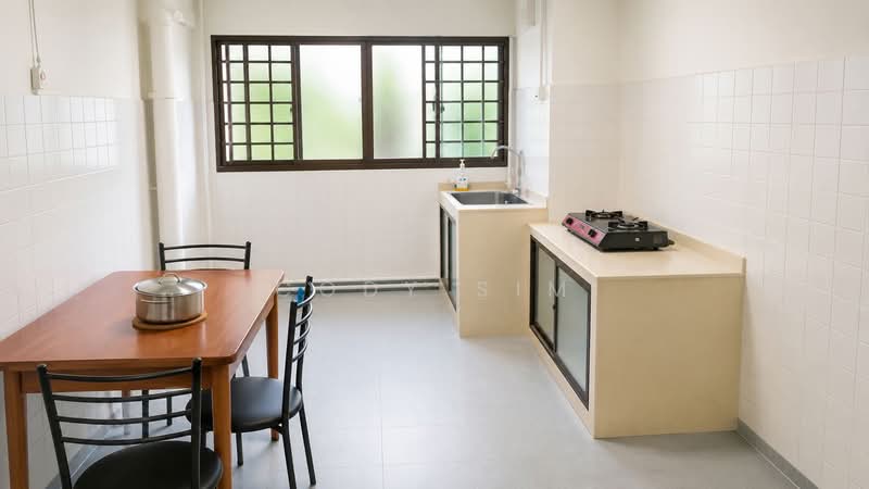 235 Ang Mo Kio Avenue 3, 235 Ang Mo Kio Avenue 3, 2 Bedrooms, 721 sqft, HDB Flat For Sale, by Cody Sim, 500086295 - Kitchen - PropertyGuru.com.sg