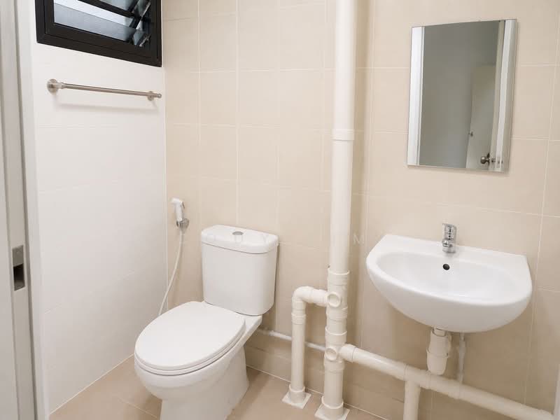 235 Ang Mo Kio Avenue 3, 235 Ang Mo Kio Avenue 3, 2 Bedrooms, 721 sqft, HDB Flat For Sale, by Cody Sim, 500086295 - Bathroom - PropertyGuru.com.sg