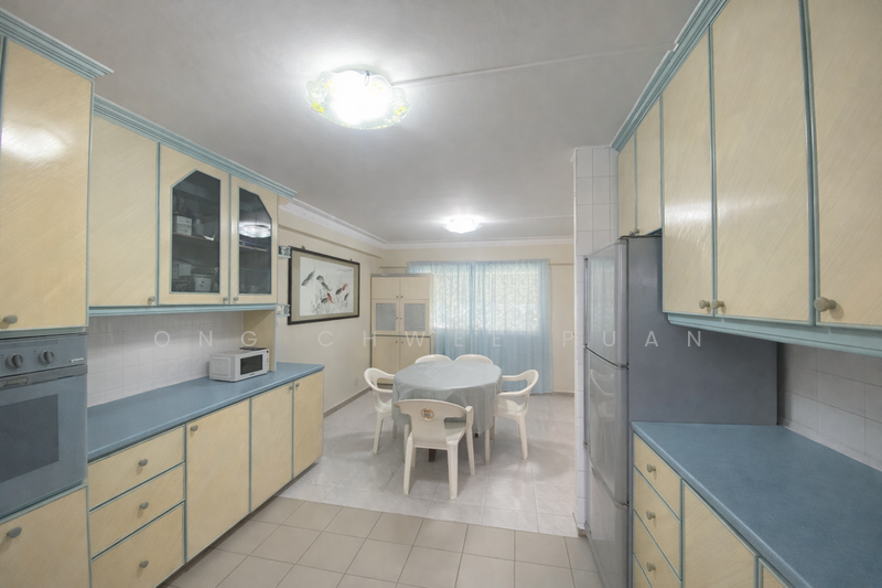 427 Hougang Avenue 6 HDB Flat For Sale at S$ 1,000,000 | PropertyGuru Singapore - Kitchen