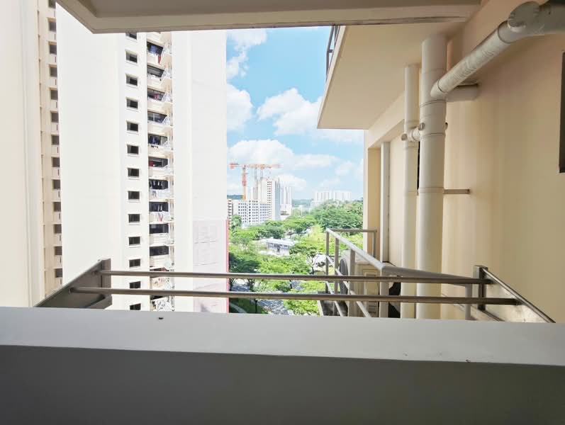 467B Bukit Batok West Avenue 9 HDB Flat For Sale at S$ 819,999 | PropertyGuru Singapore - Balcony