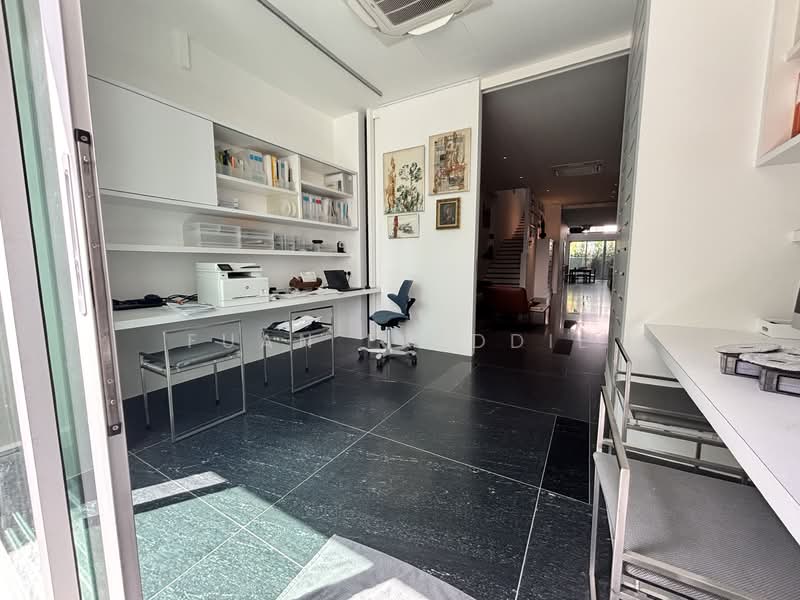 Design & Build Rare 2657sf D19 Freehold 3-storey Terrace with Roof Terrace @ Kovan Terraced House For Sale at S$ 7,780,000 | PropertyGuru Singapore - 1st Storey Bedroom/Study