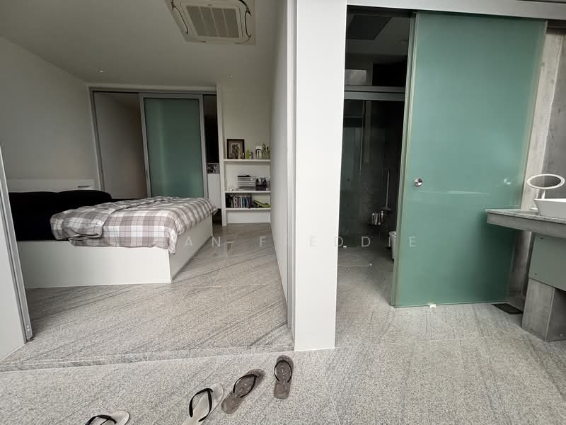 Design & Build Rare 2657sf D19 Freehold 3-storey Terrace with Roof Terrace @ Kovan Terraced House For Sale at S$ 7,780,000 | PropertyGuru Singapore - 3rd Storey Master Bedroom