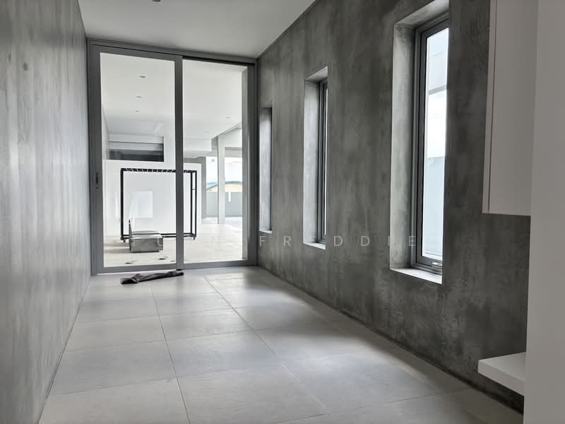 Design & Build Rare 2657sf D19 Freehold 3-storey Terrace with Roof Terrace @ Kovan Terraced House For Sale at S$ 7,780,000 | PropertyGuru Singapore - Roof Terrace Hallway