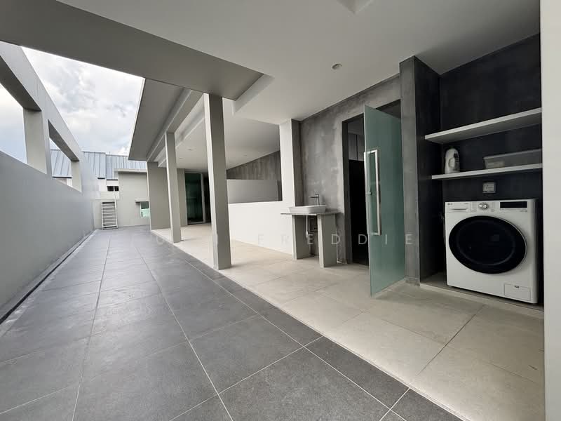 Design & Build Rare 2657sf D19 Freehold 3-storey Terrace with Roof Terrace @ Kovan Terraced House For Sale at S$ 7,780,000 | PropertyGuru Singapore - Roof Terrace (Add-in Bedroom)