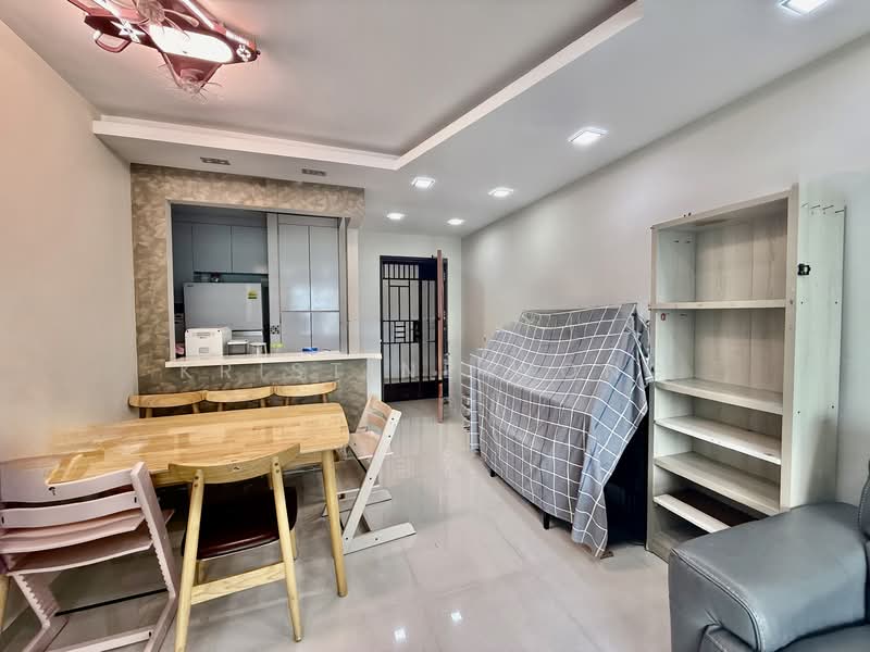 317C Yishun Avenue 9 HDB Flat For Sale at S$ 640,000 | PropertyGuru Singapore - Kitchen