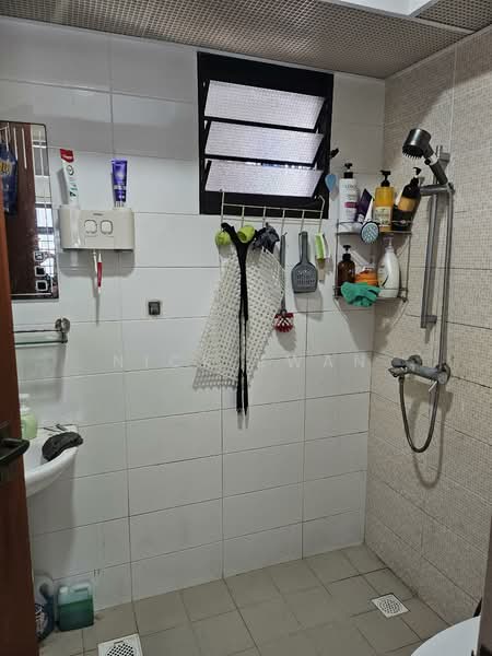817A Keat Hong Link HDB Flat For Sale at S$ 639,000 | PropertyGuru Singapore - Common Bathroom
