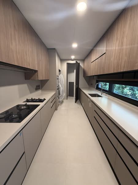 Villas @ Greenbank Park Semi-Detached House For Sale at S$ 10,000,000 | PropertyGuru Singapore - Kitchen