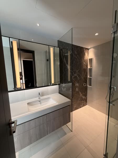 Villas @ Greenbank Park Semi-Detached House For Sale at S$ 10,000,000 | PropertyGuru Singapore - Bathroom