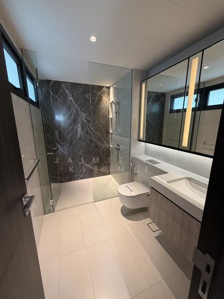 Villas @ Greenbank Park Semi-Detached House For Sale at S$ 10,000,000 | PropertyGuru Singapore - Bathroom