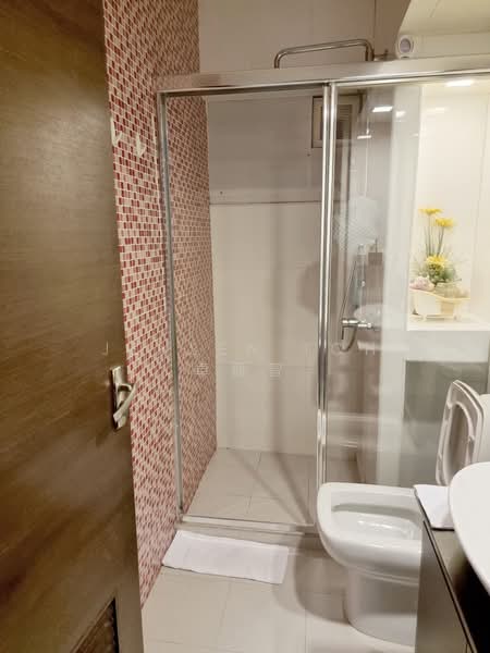 781 Pasir Ris Street 71 HDB Flat For Sale at S$ 1,100,000 | PropertyGuru Singapore - Bathroom