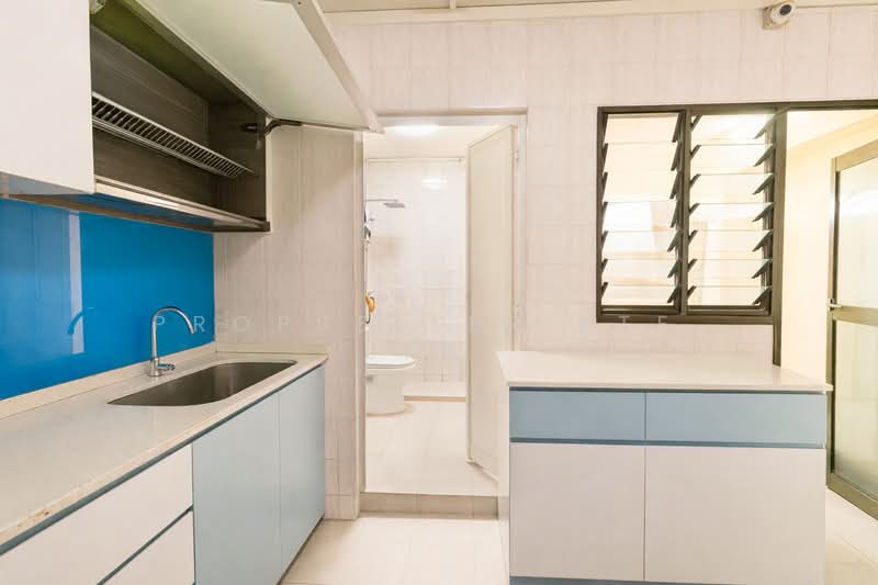 899B Woodlands Drive 50 HDB Flat For Sale at S$ 630,000 | PropertyGuru Singapore - Kitchen
