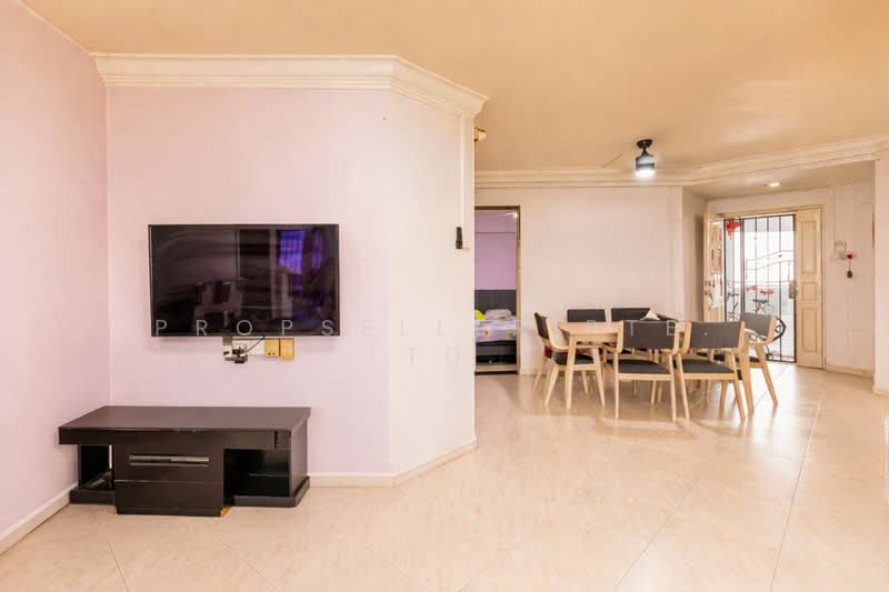 899B Woodlands Drive 50 HDB Flat For Sale at S$ 630,000 | PropertyGuru Singapore - Living Room