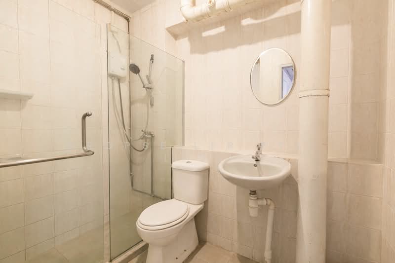 899B Woodlands Drive 50 HDB Flat For Sale at S$ 630,000 | PropertyGuru Singapore - Bathroom