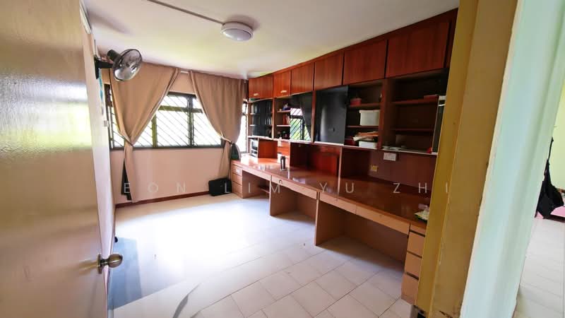 305 Jurong East Street 32 HDB Flat For Sale at S$ 650,000 | PropertyGuru Singapore - Study