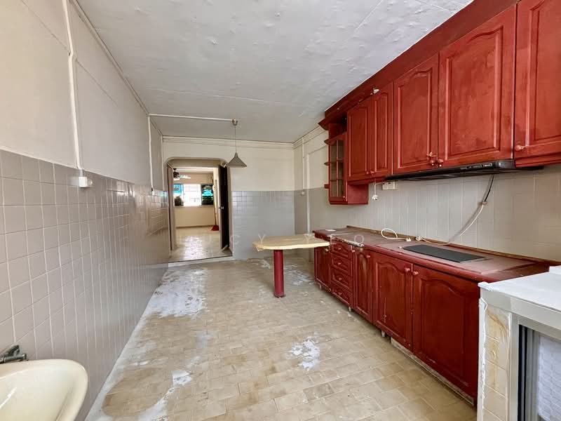 286 Tampines Street 22 HDB Flat For Sale at S$ 460,000 | PropertyGuru Singapore - Kitchen