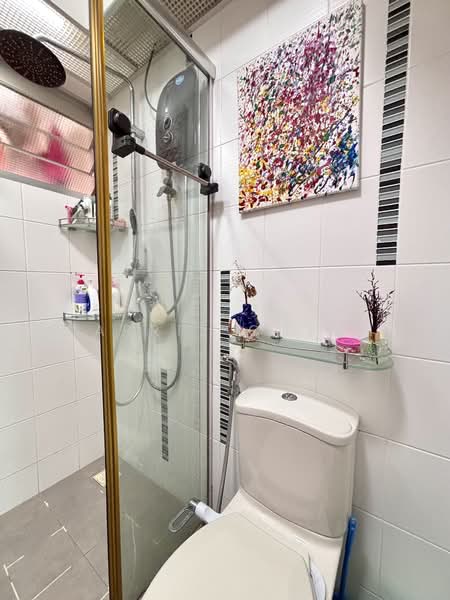 633B Senja Road HDB Flat For Sale at S$ 680,000 | PropertyGuru Singapore - Bathroom