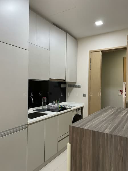 Midtown Residences Condominium For Sale at S$ 1,150,000 | PropertyGuru Singapore - Kitchen