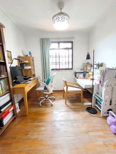 675B Jurong West Street 64 HDB Flat For Sale at S$ 648,888 | PropertyGuru Singapore - Badroom
