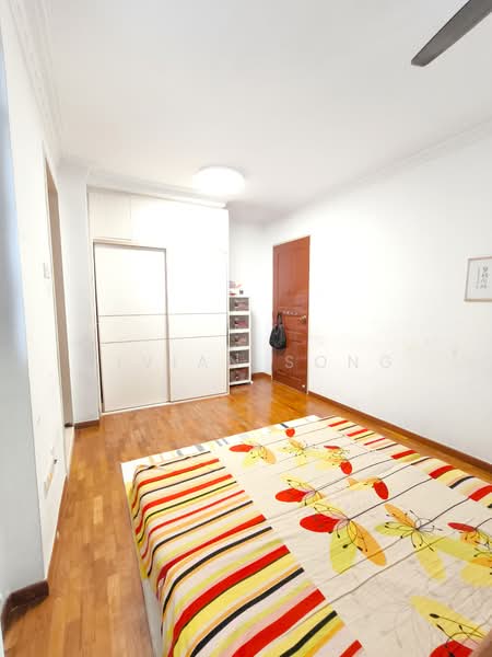 675B Jurong West Street 64 HDB Flat For Sale at S$ 648,888 | PropertyGuru Singapore - Bedroom