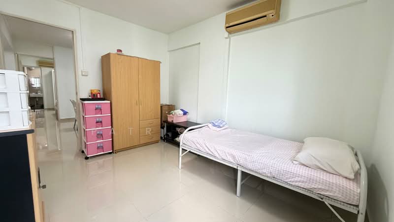 134 Bukit Batok West Avenue 6 HDB Flat For Sale at S$ 470,000 | PropertyGuru Singapore - Bedroom