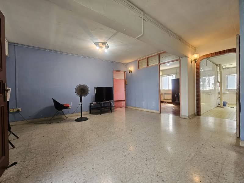 423 Bedok North Avenue 1, 423 Bedok North Avenue 1, 2 Bedrooms, 882 sqft, HDB Flat For Sale, by Jerine Teo, 500086457 - Living Room - PropertyGuru.com.sg