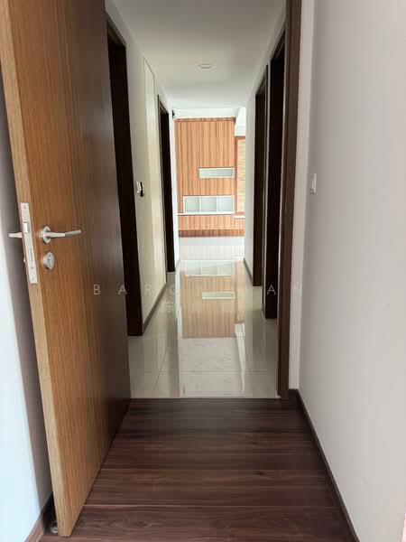 Bellewoods, 100 Woodlands Avenue 5, 3 Bedrooms, 1,098 sqft, Executive Condominium For Rent, by Baron Tan 陈鼎超, 500086458 - Corridor - PropertyGuru.com.sg