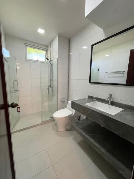 Parkshore, 201 Tanjong Rhu Road, 3 Bedrooms, 1,647 sqft, Condominium For Rent, by Roland Tai, 500086461 - Bathroom - PropertyGuru.com.sg