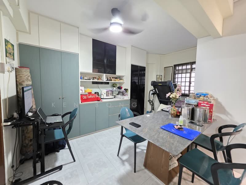 704 Choa Chu Kang Street 53 HDB Flat For Sale at S$ 558,000 | PropertyGuru Singapore - Study