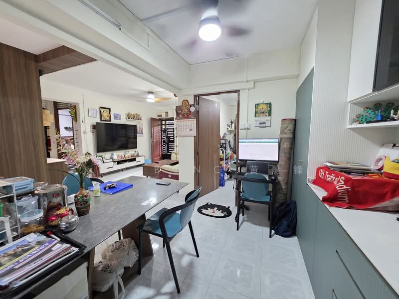 704 Choa Chu Kang Street 53 HDB Flat For Sale at S$ 558,000 | PropertyGuru Singapore - Living Room