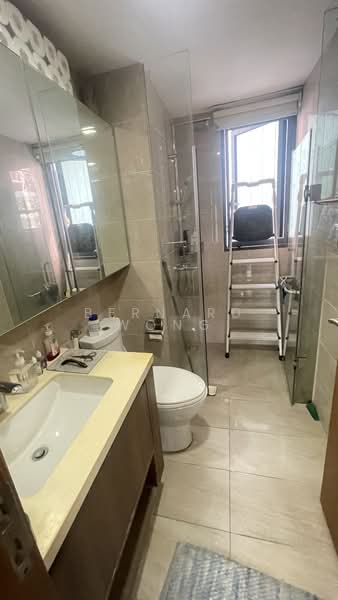 Kingsford Waterbay Condominium For Sale at S$ 1,600,000 | PropertyGuru Singapore - Bathroom