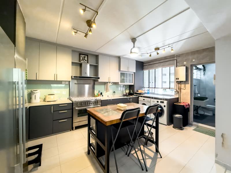 486 Pasir Ris Drive 4 HDB Flat For Sale at S$ 708,000 | PropertyGuru Singapore - Kitchen