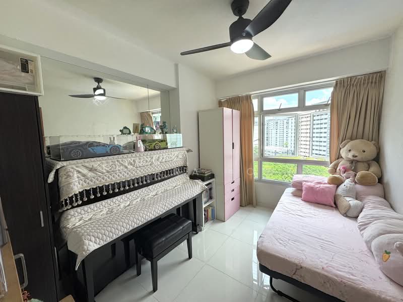 210A Compassvale Lane HDB Flat For Sale at S$ 675,000 | PropertyGuru Singapore - Bedroom