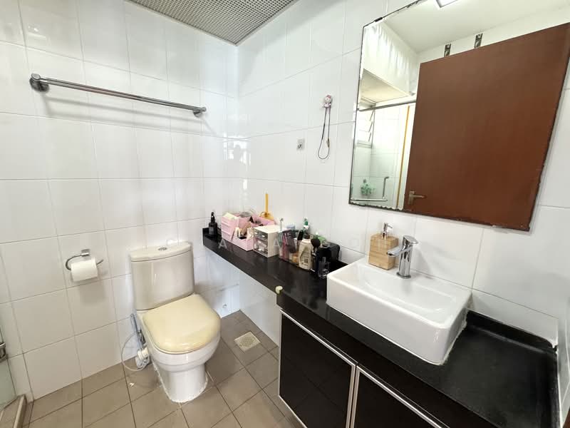 210A Compassvale Lane HDB Flat For Sale at S$ 675,000 | PropertyGuru Singapore - Bathroom