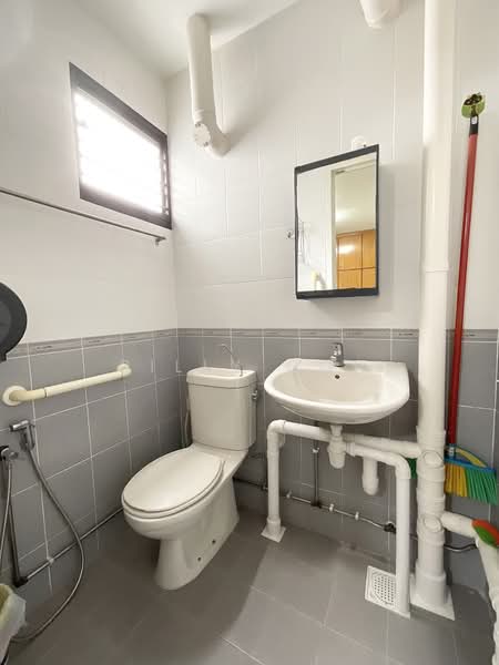 119 Bedok North Road HDB Flat For Sale at S$ 545,000 | PropertyGuru Singapore - Bathroom
