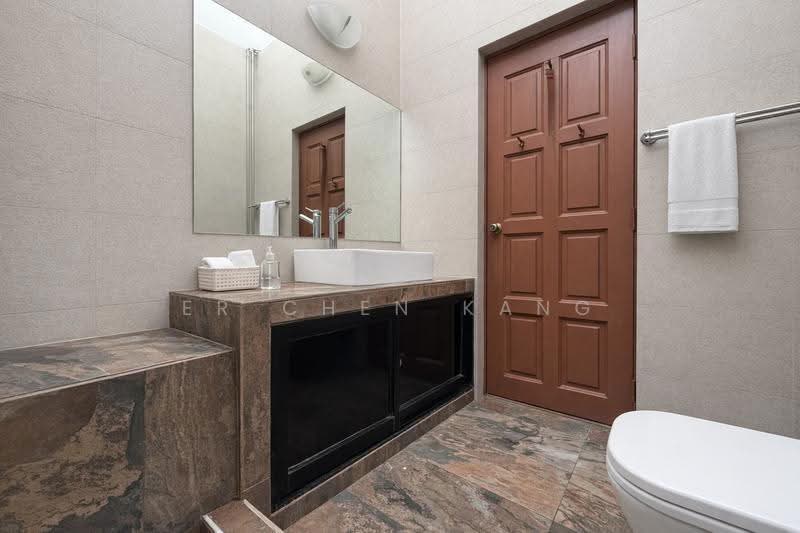 2-Sty terrace along Pasir Ris Terrace, under $1,000 psf, Pasir Ris Terrace - D18 Landed Agent, Pasir Ris / Tampines, 4 Bedrooms, 2,900 sqft, Terraced House For Sale, by Er Chen Kang, 500086504 - Bathroom - PropertyGuru.com.sg