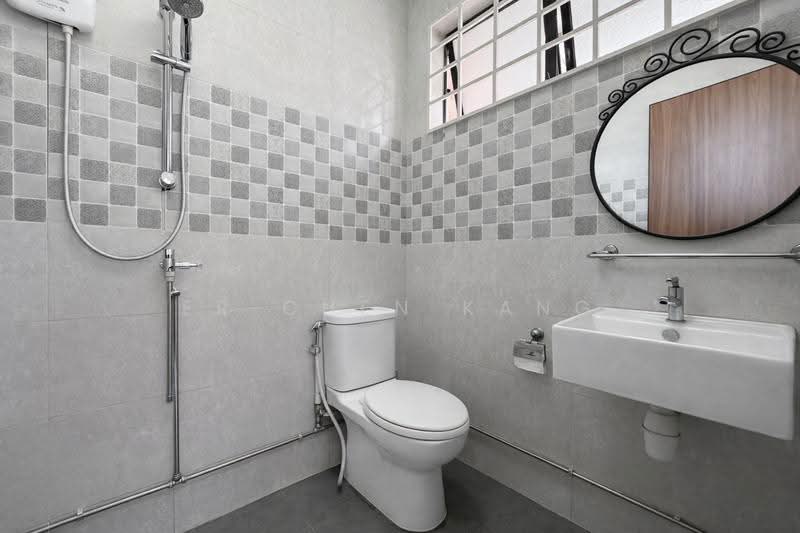 2-Sty terrace along Pasir Ris Terrace, under $1,000 psf, Pasir Ris Terrace - D18 Landed Agent, Pasir Ris / Tampines, 4 Bedrooms, 2,900 sqft, Terraced House For Sale, by Er Chen Kang, 500086504 - Bathroom - PropertyGuru.com.sg