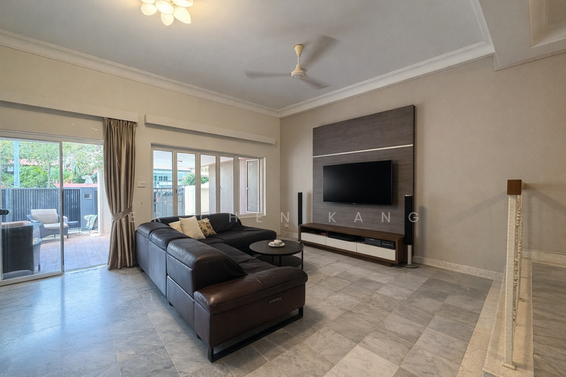 2-Sty terrace along Pasir Ris Terrace, under $1,000 psf, Pasir Ris Terrace - D18 Landed Agent, Pasir Ris / Tampines, 4 Bedrooms, 2,900 sqft, Terraced House For Sale, by Er Chen Kang, 500086504 - Living Room - PropertyGuru.com.sg