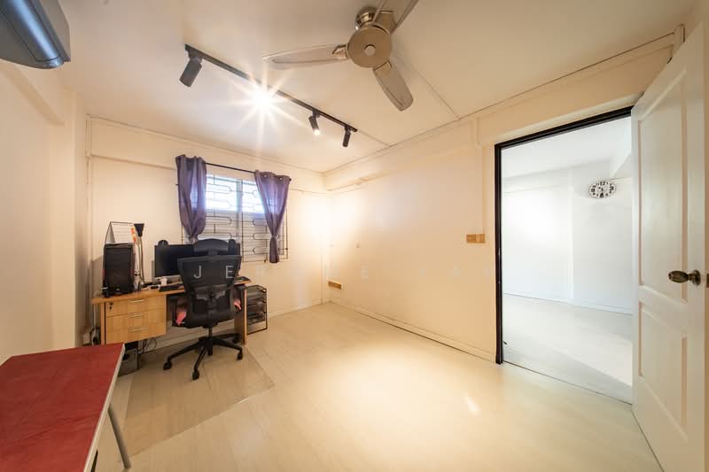 2 Saint George's Road HDB Flat For Sale at S$ 408,000 | PropertyGuru Singapore - Study