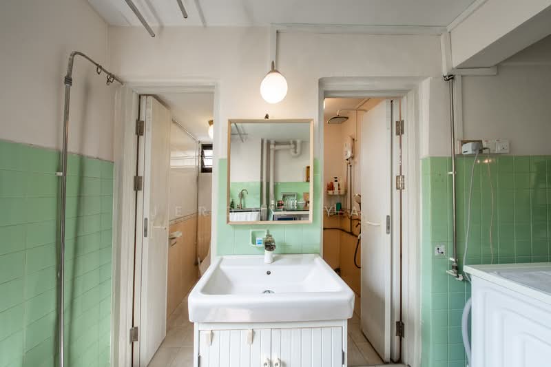 2 Saint George's Road HDB Flat For Sale at S$ 408,000 | PropertyGuru Singapore - Bathroom