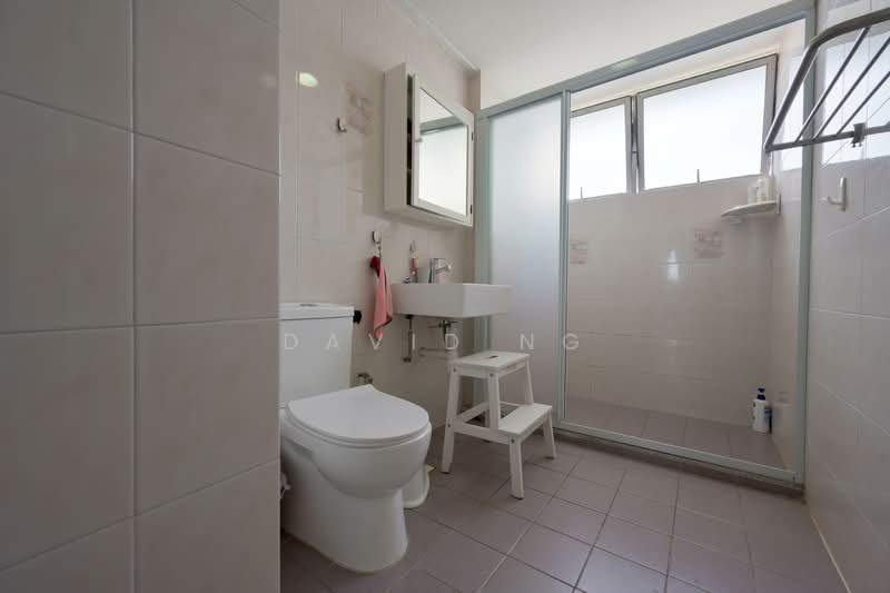 Lakeview Estate Apartment For Sale at S$ 2,000,000 | PropertyGuru Singapore - Bathroom