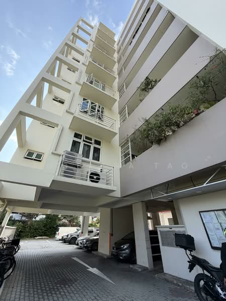 Cosy Lodge Condominium For Sale at S$ 1,990,000 | PropertyGuru Singapore - Exterior