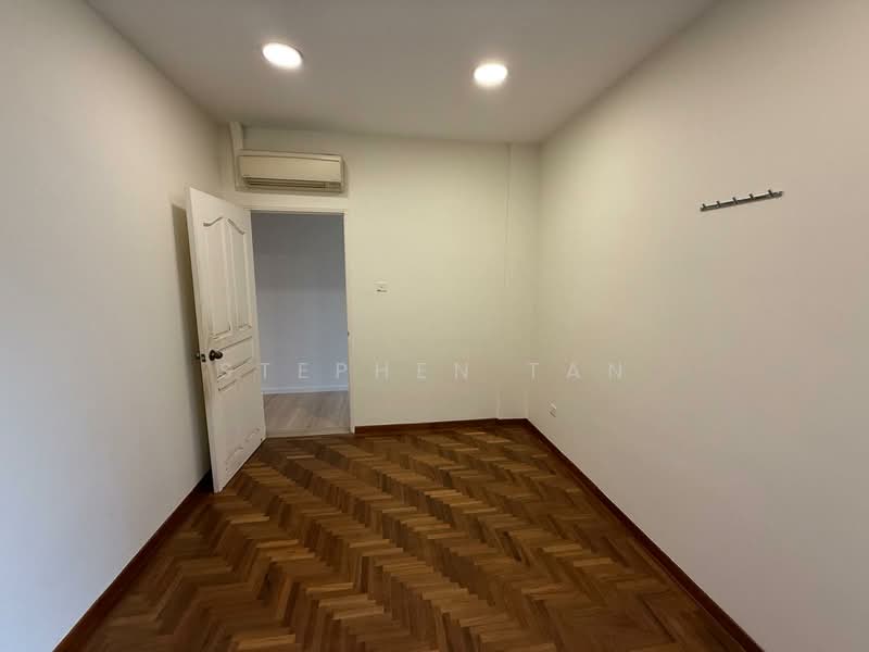 Charlton/ Kovan Walk-up Apartment For Sale at S$ 1,500,003 | PropertyGuru Singapore - Interior