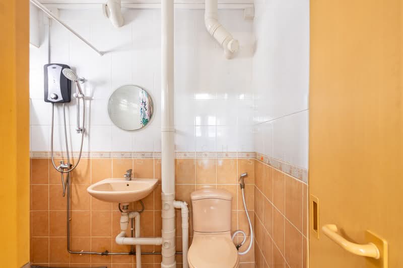 67 Telok Blangah Drive HDB Flat For Sale at S$ 820,000 | PropertyGuru Singapore - Bathroom