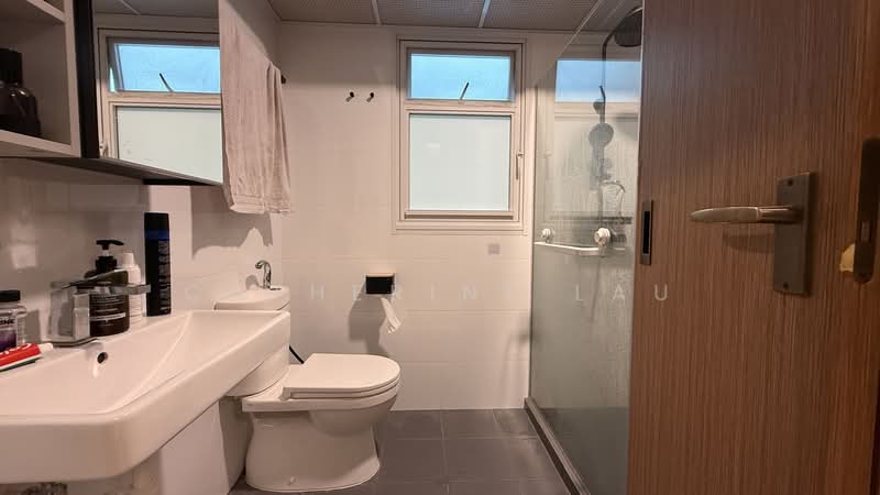 620A Tampines Street 61 HDB Flat For Sale at S$ 848,000 | PropertyGuru Singapore - Bathroom
