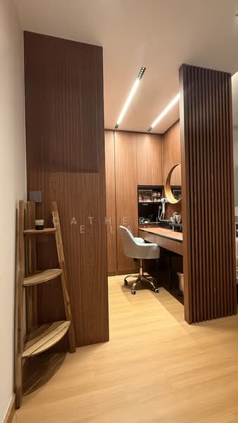 620A Tampines Street 61 HDB Flat For Sale at S$ 848,000 | PropertyGuru Singapore - Walk in wardrobe 