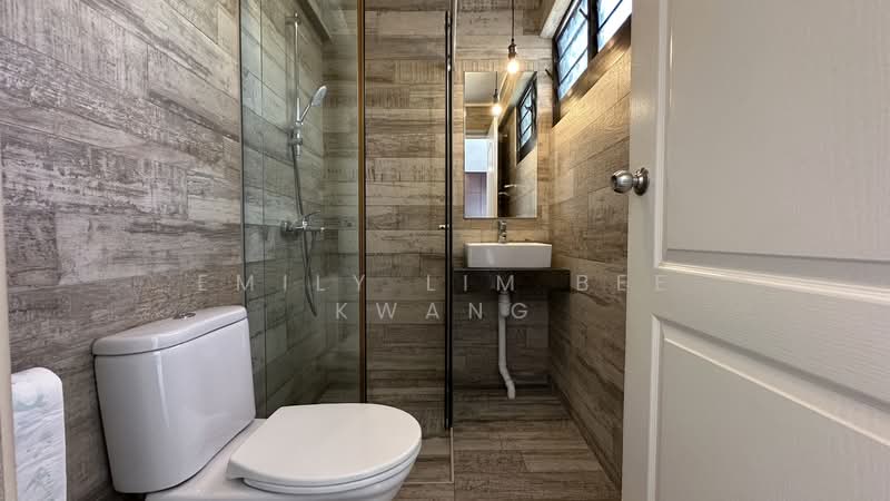 141 Bishan Street 12 HDB Flat For Sale at S$ 700,000 | PropertyGuru Singapore - Bathroom