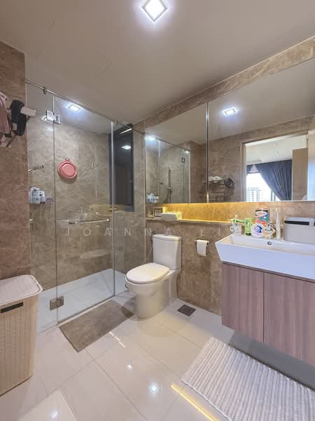 Boathouse Residences Condominium For Sale at S$ 1,580,000 | PropertyGuru Singapore - Master Bathroom