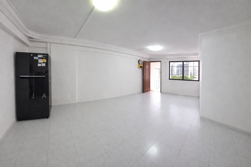 328 Hougang Avenue 5 HDB Flat For Sale at S$ 640,000 | PropertyGuru Singapore - Living Room
